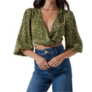 ASTR the Label Wrap Front Back Cutout Top - GREEN FLECKS XS